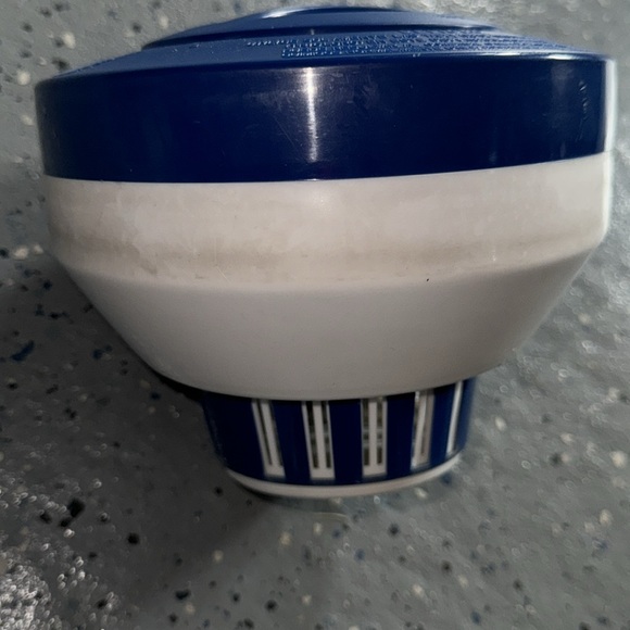 Swimming Pool Spa Floating Chlorine Chemical Dispenser Holds tablets - Picture 5 of 6